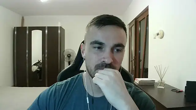 Snapshot of mu5clemania2 chatting on February 10, 7:24 pm mu5clemania2 online show from February 10, 7:24 pm