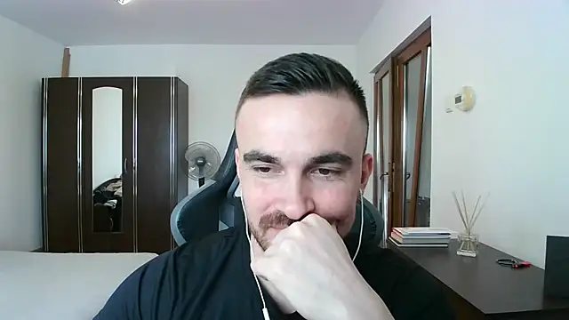 Snapshot of mu5clemania2 chatting on February 12, 10:37 am mu5clemania2 online show from February 12, 10:37 am