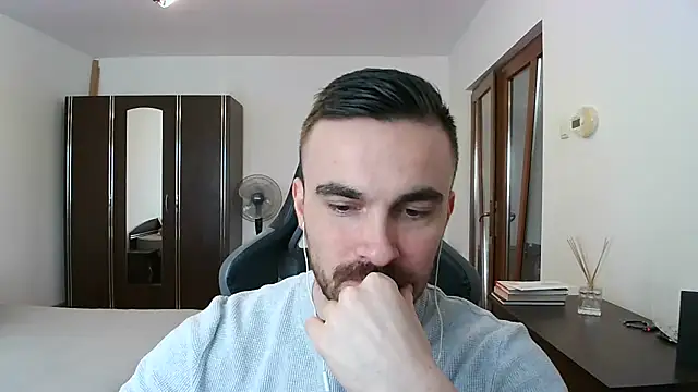 Snapshot of mu5clemania2 chatting on February 20, 1:24 pm mu5clemania2 online show from February 20, 1:24 pm