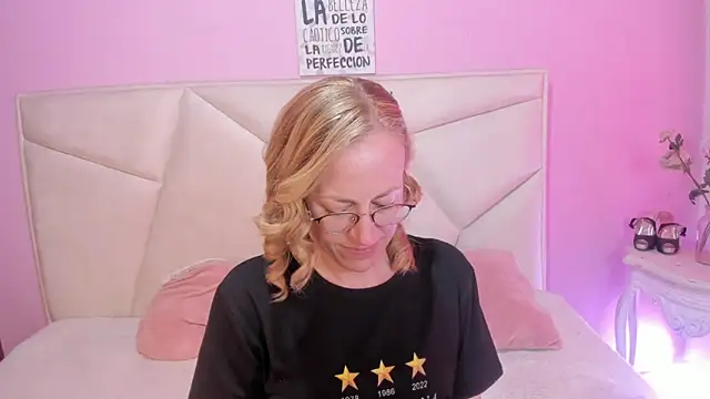 Snapshot of SammySanders chatting on September 15, 8:09 pm SammySanders online show from September 15, 8:09 pm