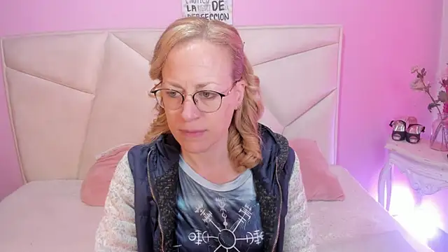 Snapshot of SammySanders chatting on September 19, 12:53 pm SammySanders online show from September 19, 12:53 pm