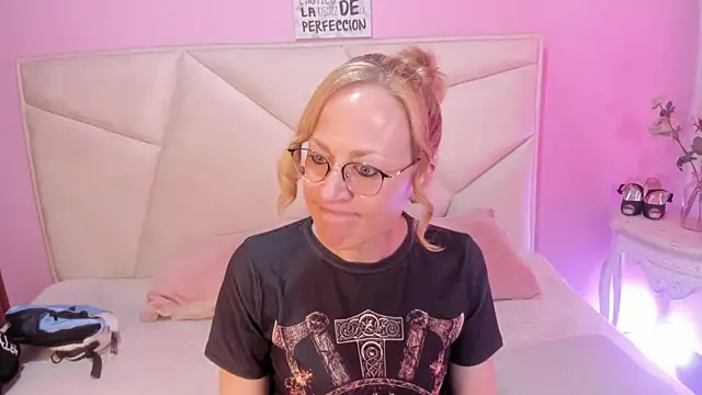 Snapshot of SammySanders chatting on September 24, 4:24 pm SammySanders online show from September 24, 4:24 pm