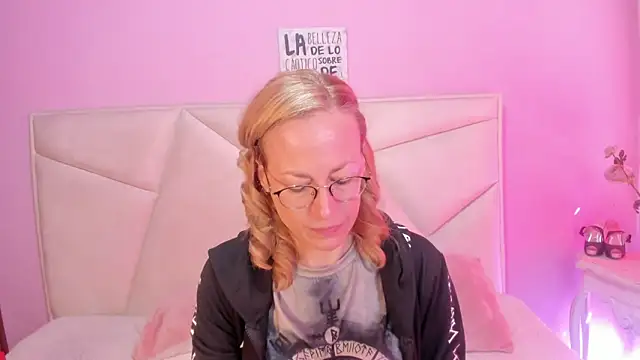 Snapshot of SammySanders chatting on September 21, 1:38 pm SammySanders online show from September 21, 1:38 pm