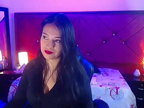 Julietacollins06 online show from May 4, 1:25 pm