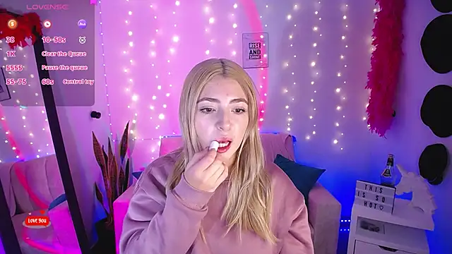 Snapshot of channel_blonde_a chatting on March 19, 7:49 pm channel blonde a online show from March 19, 7:49 pm