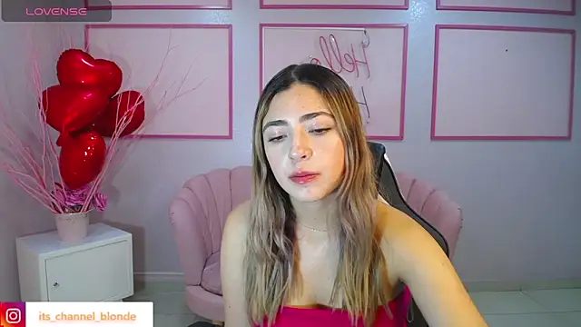 Snapshot of channel_blonde_a chatting on February 27, 4:32 pm channel blonde a online show from February 27, 4:32 pm