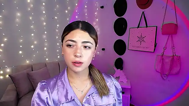 Snapshot of channel_blonde_a chatting on March 4, 5:03 pm channel blonde a online show from March 4, 5:03 pm