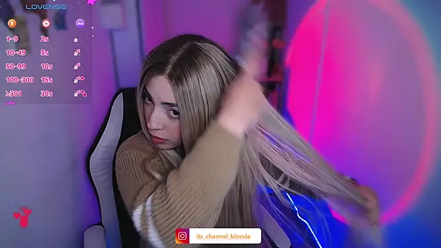 Snapshot of channel_blonde_a chatting on November 26, 11:49 pm channel blonde a online show from November 26, 11:49 pm