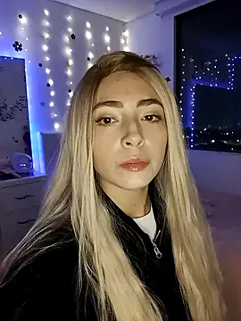 Snapshot of channel_blonde_a chatting on October 17, 5:00 am channel blonde a online show from October 17, 5:00 am