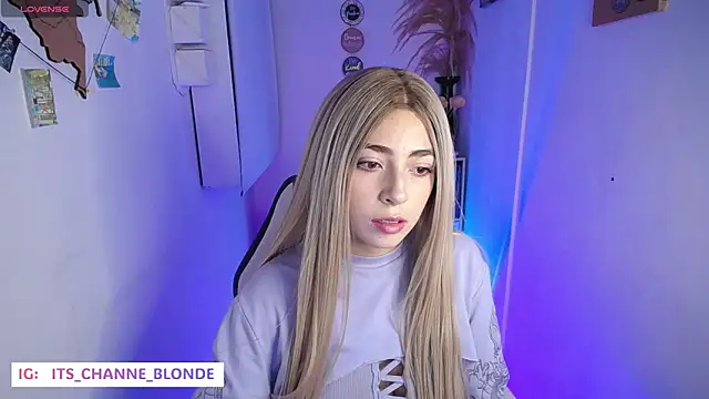 Snapshot of channel_blonde_a chatting on October 21, 9:36 pm channel blonde a online show from October 21, 9:36 pm