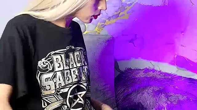 BrianaSchafer online show from March 25, 7:13 pm