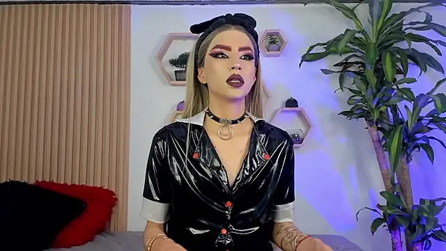 Snapshot of BrianaSchafer chatting on October 21, 5:23 pm BrianaSchafer online show from October 21, 5:23 pm