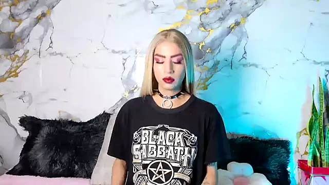 BrianaSchafer online show from April 17, 6:44 pm