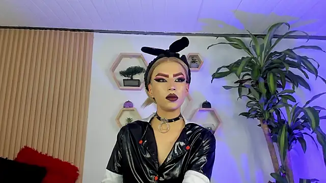 Snapshot of BrianaSchafer chatting on November 24, 5:24 pm BrianaSchafer online show from November 24, 5:24 pm