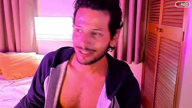 Nicholasrodrii online show from December 22, 10:21 pm