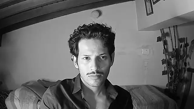 Nicholasrodrii online show from June 18, 11:21 pm