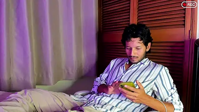 Snapshot of Nicholasrodrii chatting on September 24, 12:40 am Nicholasrodrii online show from September 24, 12:40 am