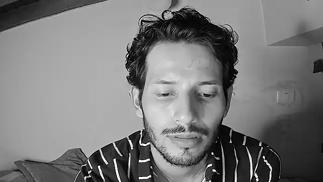 Nicholasrodrii online show from June 14, 12:18 am