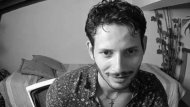 Nicholasrodrii online show from June 24, 10:40 pm