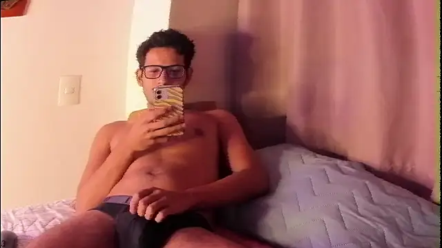 Nicholasrodrii online show from March 3, 10:39 pm