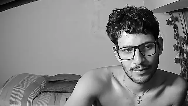 Nicholasrodrii online show from June 25, 5:12 am