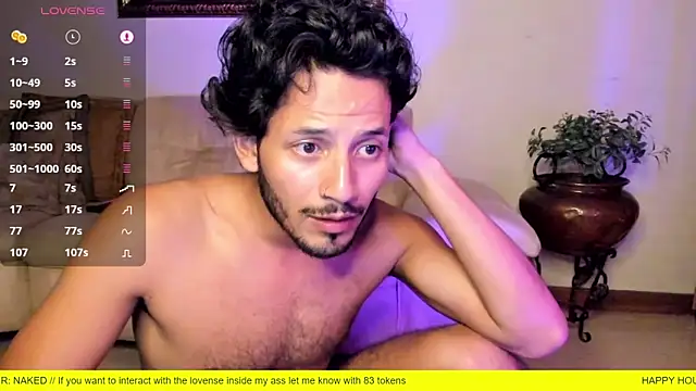 Snapshot of Nicholasrodrii chatting on February 8, 2:36 am Nicholasrodrii online show from February 8, 2:36 am