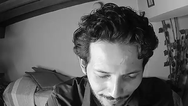 Nicholasrodrii online show from June 17, 10:19 pm