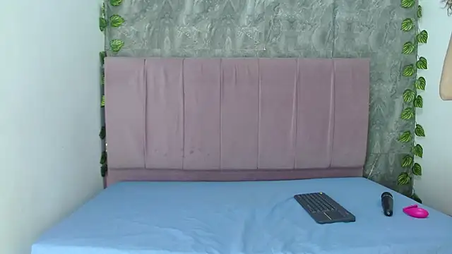 angelinabrookcm101 online show from April 15, 4:29 am
