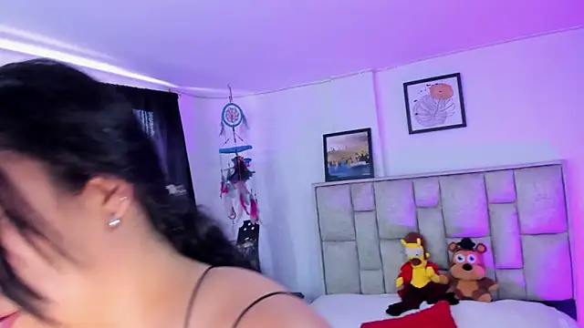 brianaGuzman online show from March 19, 6:52 pm