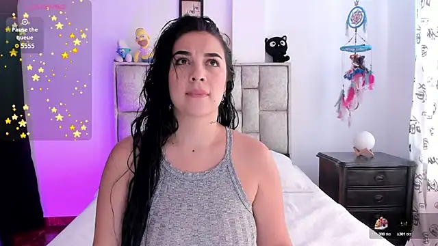 brianaGuzman online show from November 18, 6:22 pm