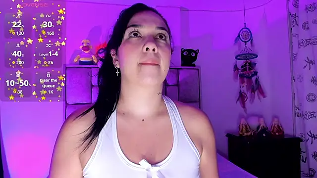 brianaGuzman online show from December 3, 9:31 am