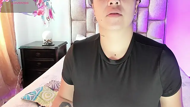 brianaGuzman online show from October 16, 5:32 pm