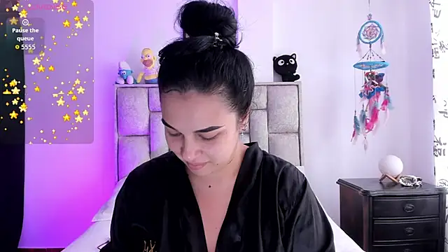 brianaGuzman online show from November 16, 6:23 pm