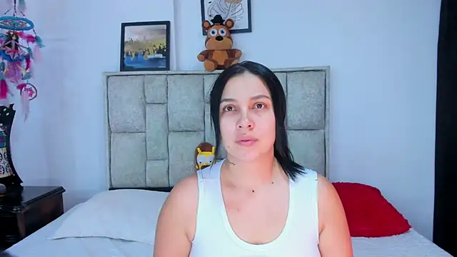 brianaGuzman online show from March 22, 7:04 pm