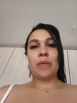 Snapshot of brianaGuzman chatting on July 4, 4:11 pm brianaGuzman online show from July 4, 4:11 pm