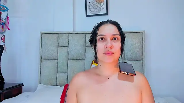 brianaGuzman online show from March 26, 6:28 pm