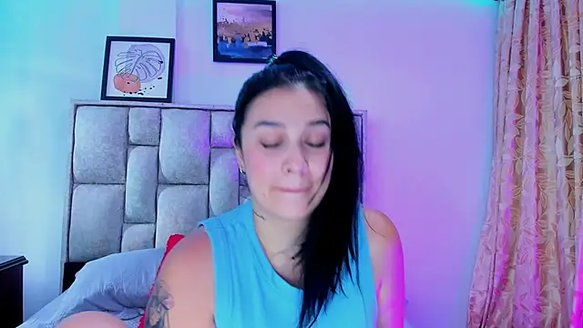 brianaGuzman online show from May 7, 6:44 pm