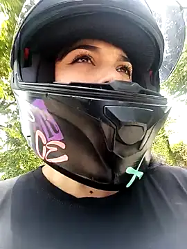 brianaGuzman online show from September 19, 5:28 pm