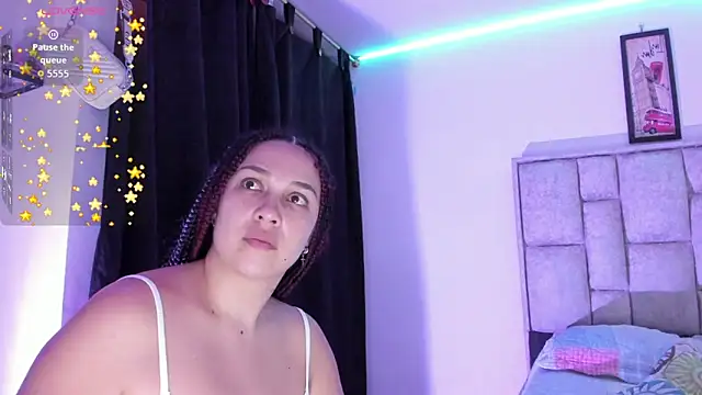 brianaGuzman online show from December 15, 4:57 pm