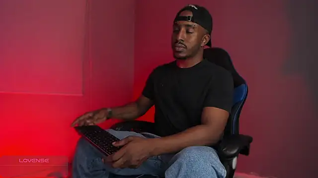 Snapshot of adamjackson_ chatting on September 19, 2:15 am adamjackson online show from September 19, 2:15 am