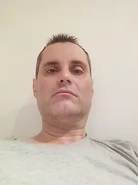 A look1800 online show from February 6, 7:26 am