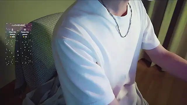 Snapshot of FEIYU001 chatting on October 14, 1:45 pm FEIYU001 online show from October 14, 1:45 pm