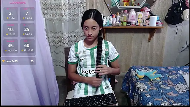 Snapshot of Lunawillis chatting on November 20, 7:47 pm Lunawillis online show from November 20, 7:47 pm