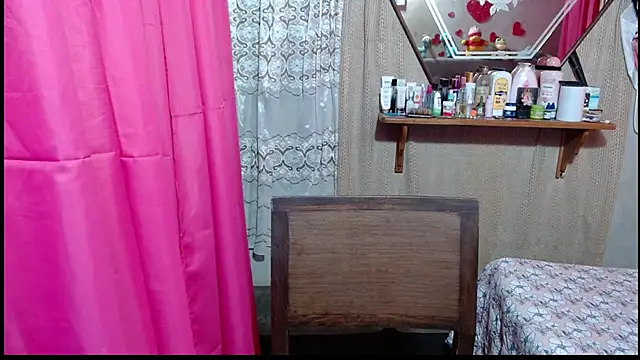 Snapshot of Lunawillis chatting on January 8, 7:09 pm Lunawillis online show from January 8, 7:09 pm