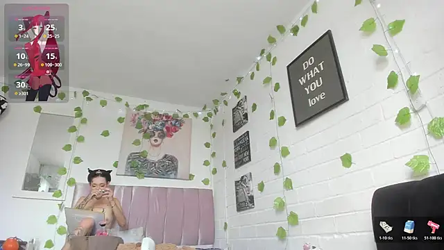 katt  black   online show from November 12, 7:07 pm