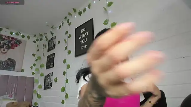 katt  black   online show from October 31, 8:38 pm