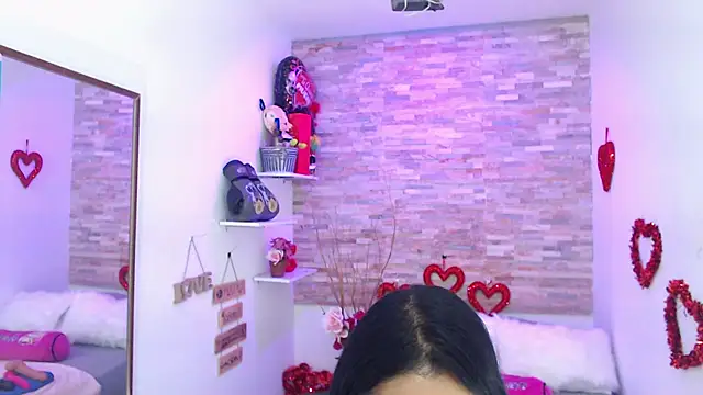 CindyWilliams  online show from March 15, 5:37 pm