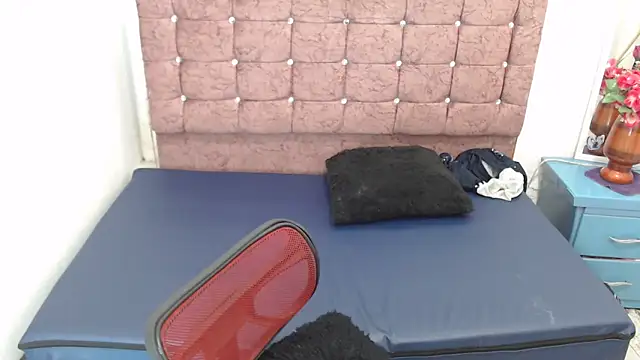 lily jamesx online show from November 19, 1:55 pm