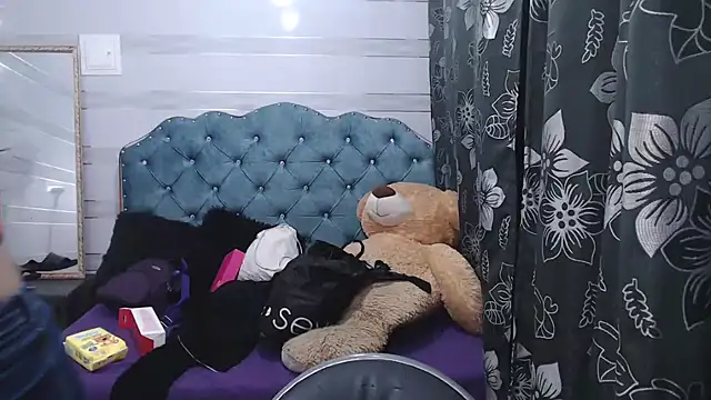 lily jamesx online show from February 28, 6:09 pm