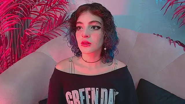 Snapshot of EvaHalsey chatting on November 6, 8:02 pm EvaHalsey online show from November 6, 8:02 pm